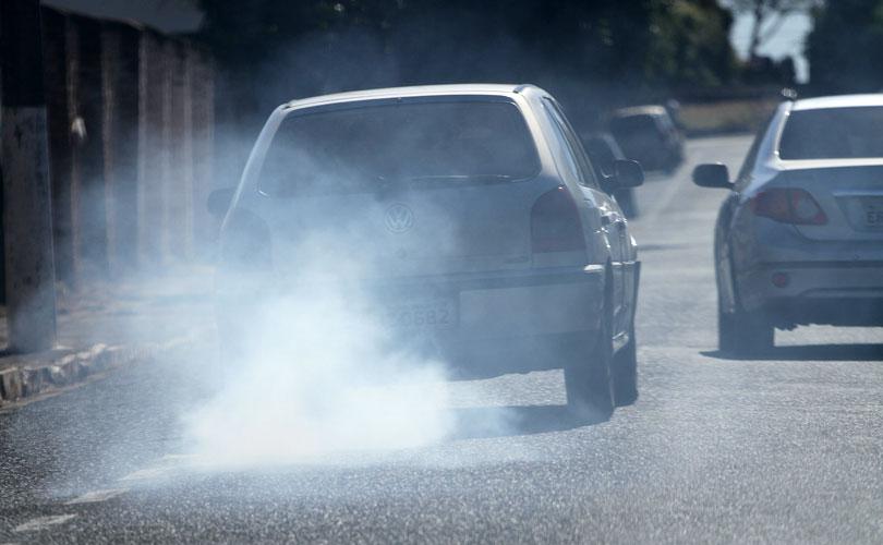 Seu carro está soltando fumaça, saiba como identificar o problema.