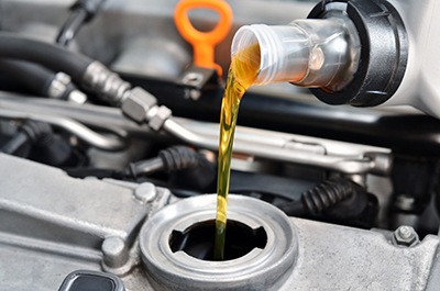 Por que se deve trocar o óleo lubrificante a cada período?